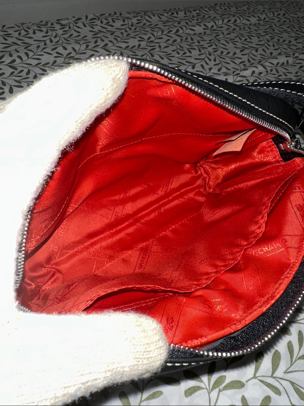 Longchamp Black Leather Shoulder Bag with Contrast Stitching - Picture 12 of 15